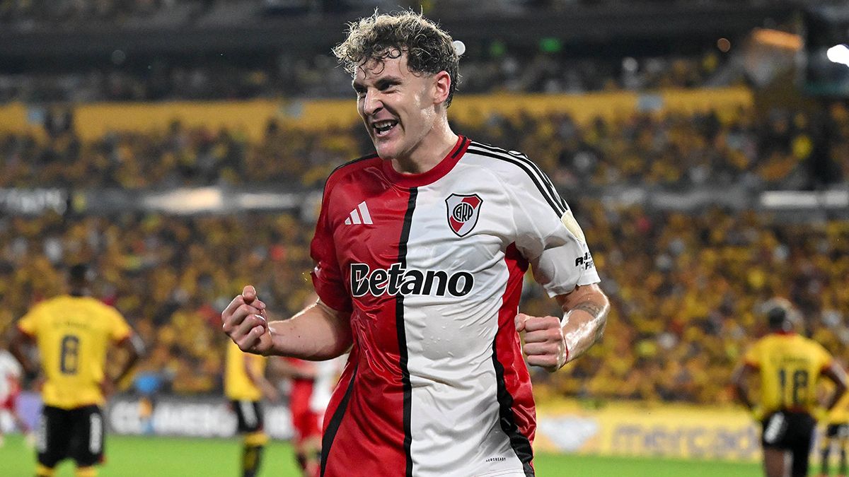 Franco Mastantuono festeja su gol, el segundo de River a Barcelona de Ecuador en el triunfo de River por 3 a 2