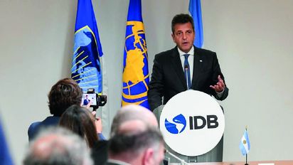Massa anunció ayuda económica para comerciantes víctimas de saqueos