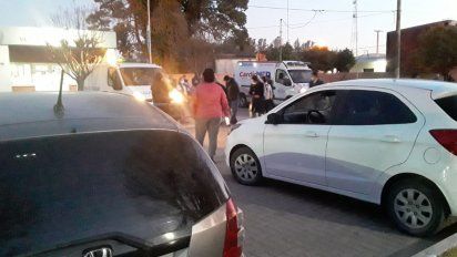 Con bocinas, sirenas y aplausos, Baigorria y Gigena despidieron al doctor Anuar Faiad