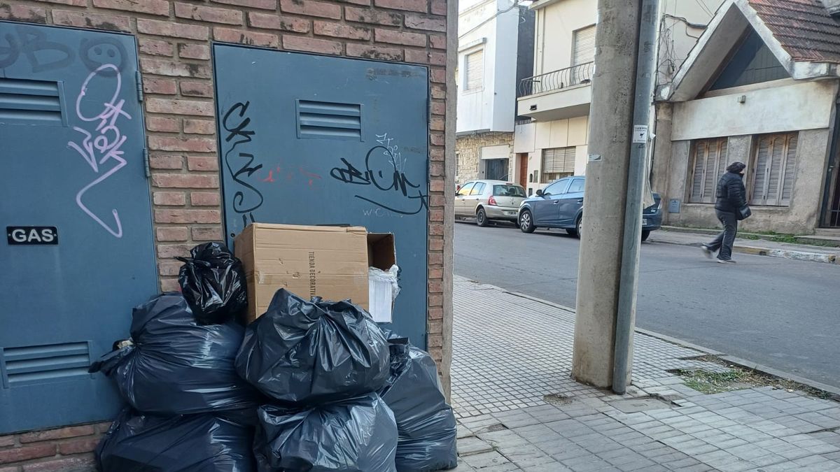 Crece el malestar de vecinos por la basura acumulada en la ciudad