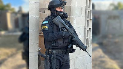 Detuvieron a un joven mientras fraccionaba cocaína en Villa Nueva