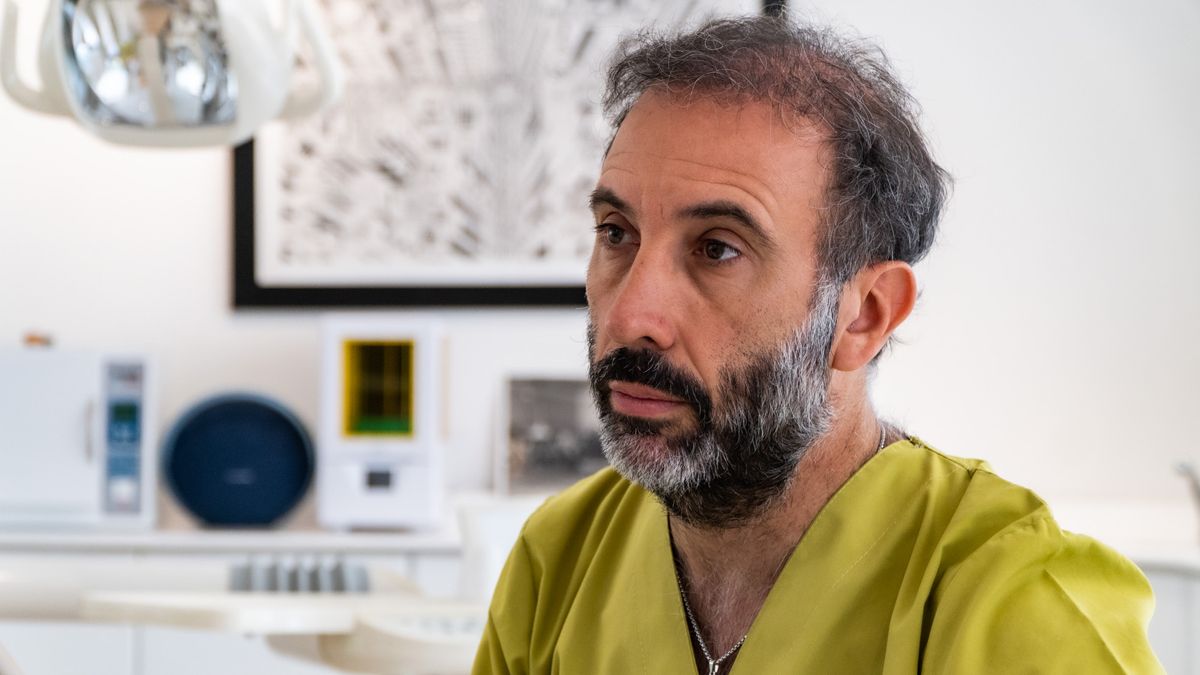 photoEl odontólogo Pablo Baggini en su consultorio.