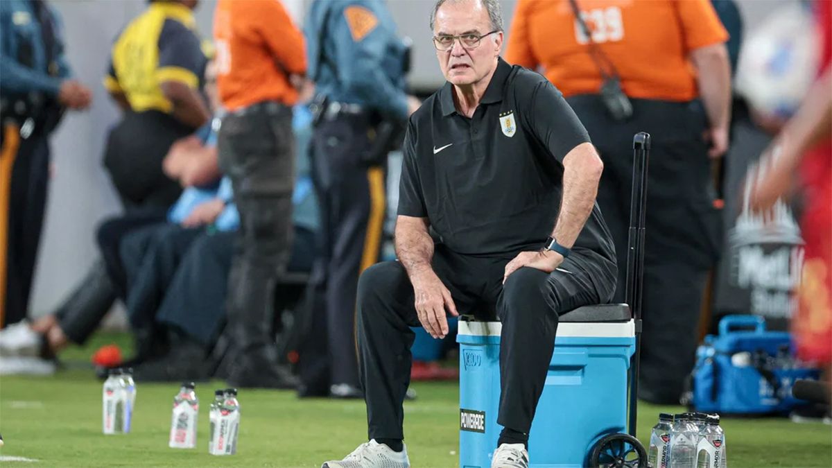 Bielsa podría dirigir su último partido en la selección de Uruguay.