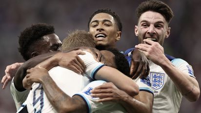 Inglaterra aplastó a Irán 6-2 en la primera fecha del Grupo B
