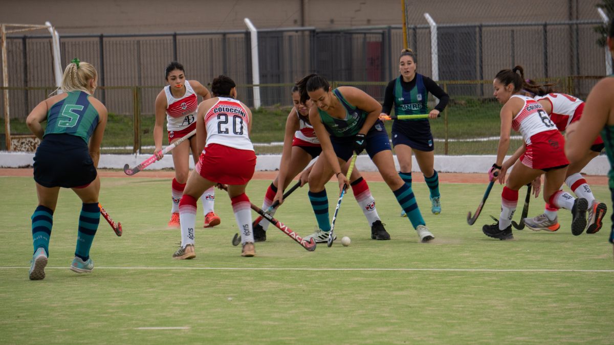 Pardas En El Polideportivo N°2 Entre Universidad B Y Universitario Blanco