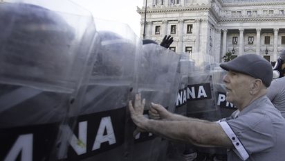 Otra vez hubo incidentes en la marcha de jubilados