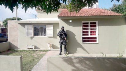 Un kiosco de drogas funcionaba a pocas cuadras de una escuela: 2 detenidos
