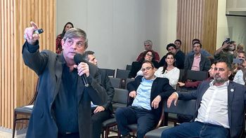 Carlos Seggiaro, durante su disertación en el Centro Empresario. Carlos Seggiaro, durante su disertación en el Centro Empresario.