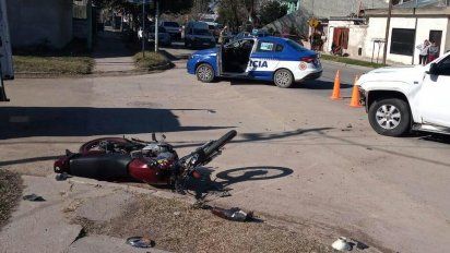 Un motociclista herido tras chocar contra una camioneta cerca del Hospital