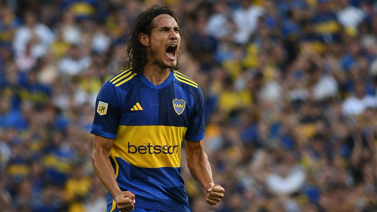 Edinson Cavani grital su gol a San Lorenzo. Boca ganó 2 a 1 y se metió en zona de clasificación para los plaoff