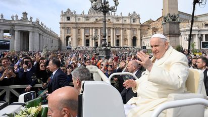 En su primera aparición pública el Papa presidió la misa del Domingo de Ramos