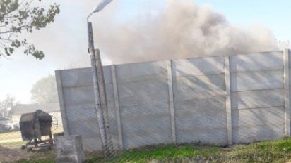 Vecinos del sur se quejan por olores nauseabundos y la basura de la cárcel