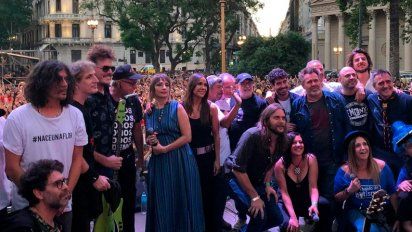 Cerca de 400 ciudades cantaron al unísono 