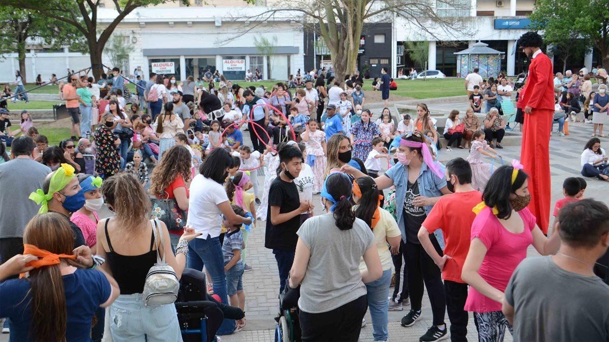 En Plaza Olmos también hubo intervenciones artísticas.