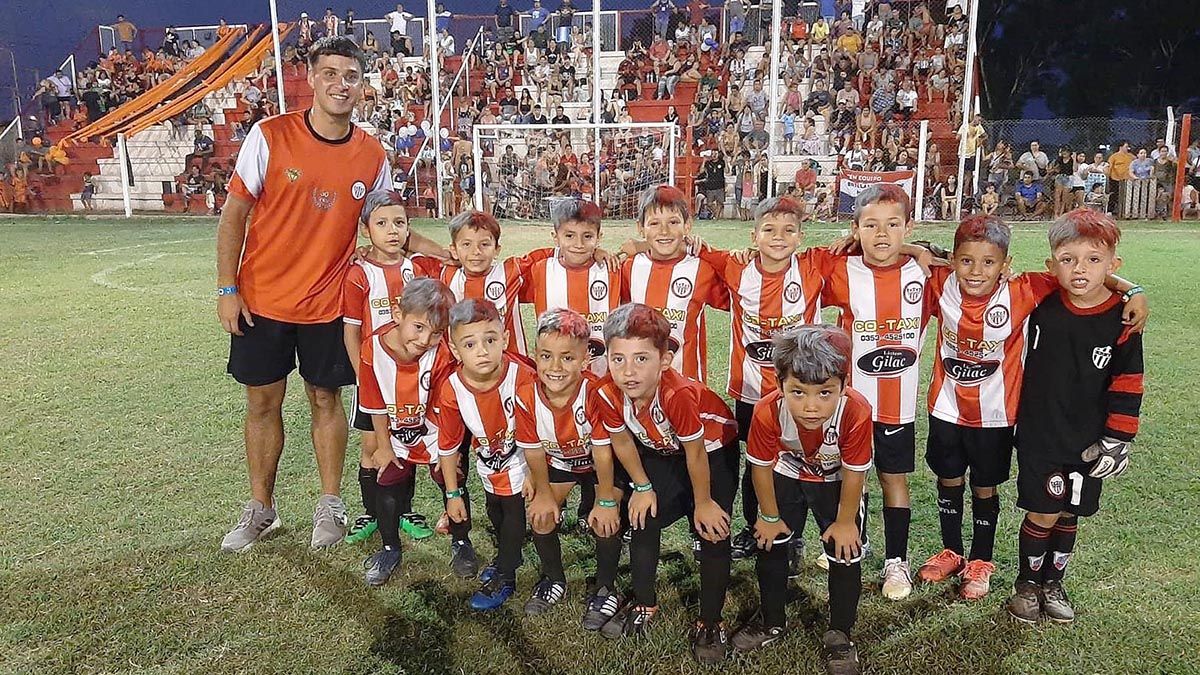 La campeona categoría 2016 de Roque Sáenz Peña que se impuso por penales a Deportivo Municipal de Tío Pujio en la final.