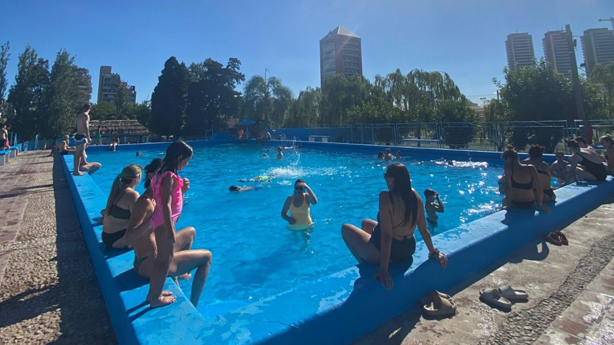Con gran éxito la temporada de verano tiene gran concurrencia; el club celeste recibe a sus socios de manera gratuita en el corazón de la ciudad. Además de la colonia de verano que día a día sorprende con actividades deportivas y recreativas. 