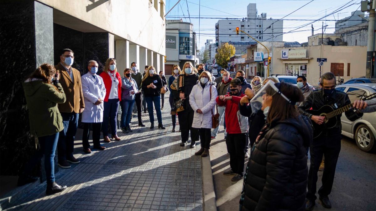 Los músicos pasaron por distintas clínicas y sanatorios de la ciudad.