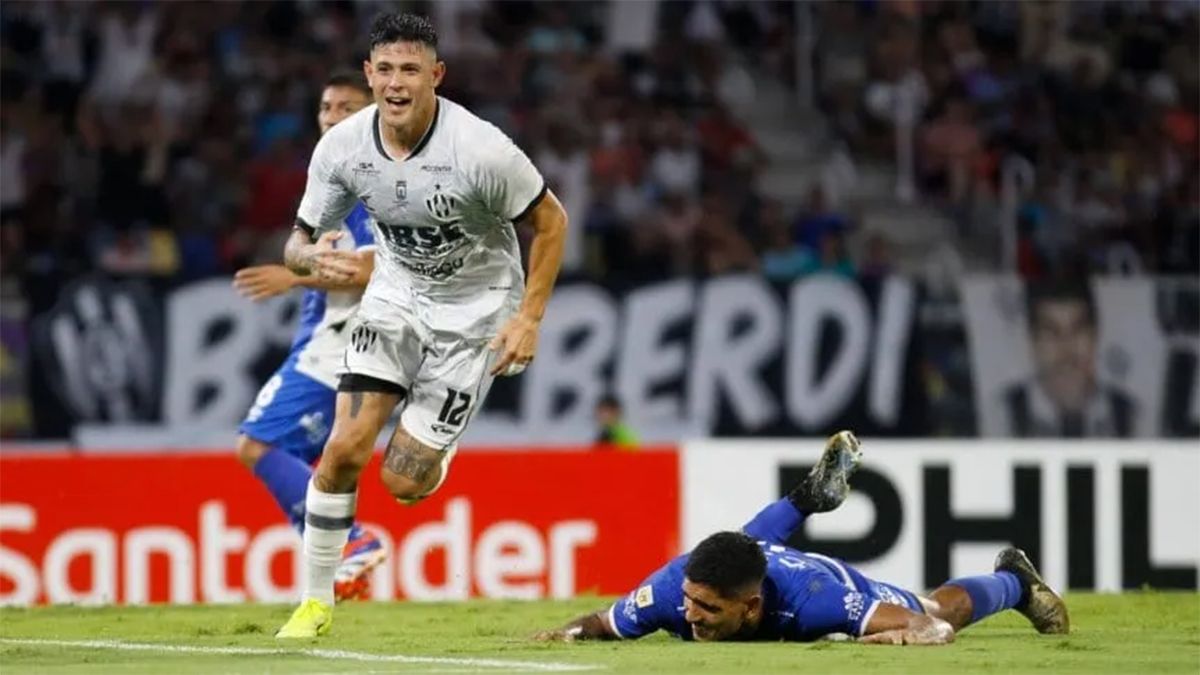 Leonardo Heredia cumplió con la ley del ex y adelantó a Central Córdoba (SdE) ante Atlético Tucumán.&nbsp;