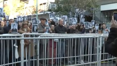 Milei llegó a la sede de la AMIA para participar del acto central por el 30 aniversario del atentado