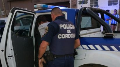 No se salvó nadie: le pegó a su madre, a su hermano y también a su tío