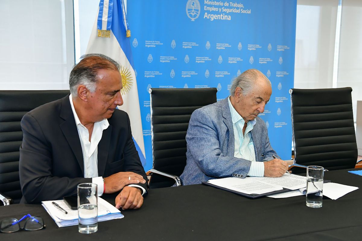 El titular de la Federación Argentina de Empleados de Comercio y Servicios (Faecys)