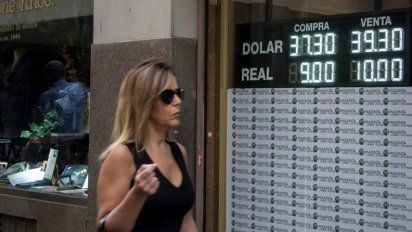 El dólar cerró el año con una fuerte suba del 105,3 por ciento