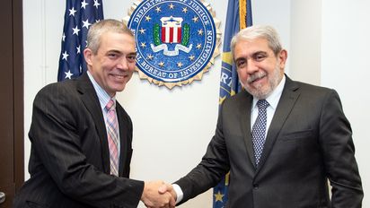 Anibal Fernández firmó un acuerdo con el FBI para crear un equipo de trabajo conjunto