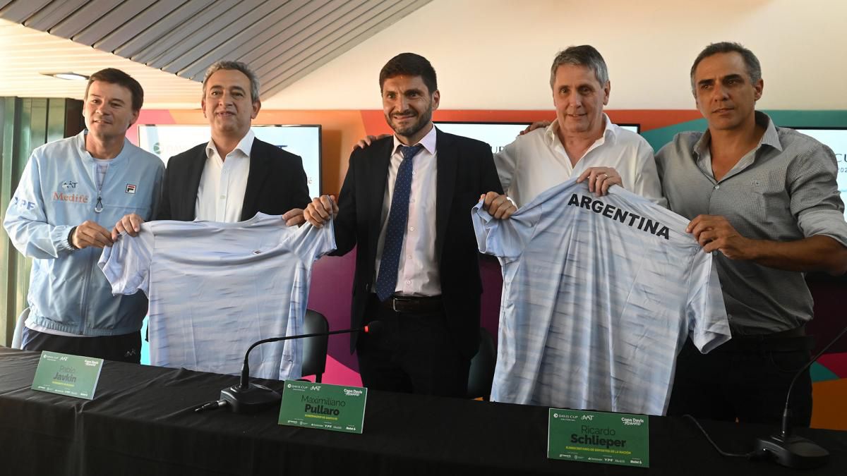 Guillermo Coria, Pablo Javkin, Maximiliano Pullaro, Ricardo Schlieper Y Mariano Zabaleta en la presentación de la Devis en Rosario