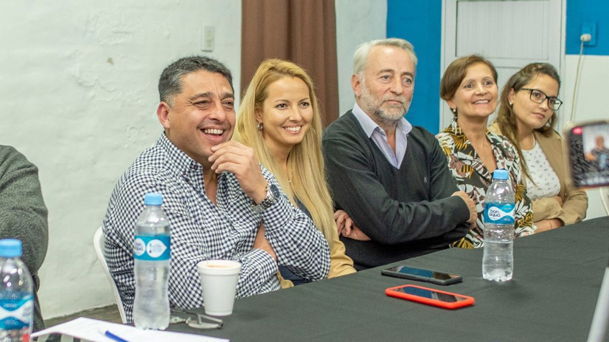 Silvio Quiroga en una reunión en la Unidad Básica local.