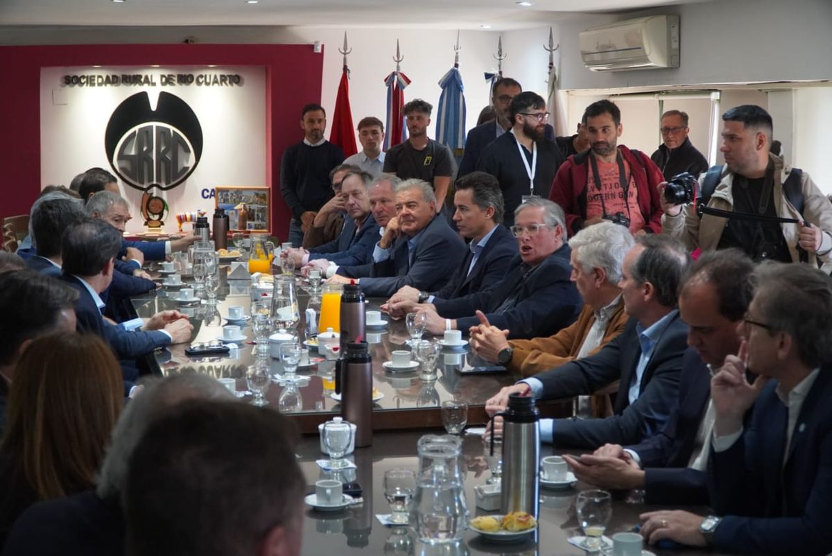 Los gobernadores ya se encuentran en la Sociedad Rural de Río Cuarto