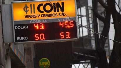 El dólar alcanzó otro récord al cerrar en $ 44,91