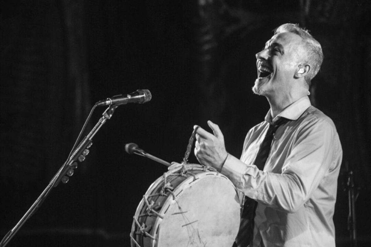 Pedro Aznar presenta Flor y Raíz, con entradas agotadas, esta noche en el Teatro Municipal.