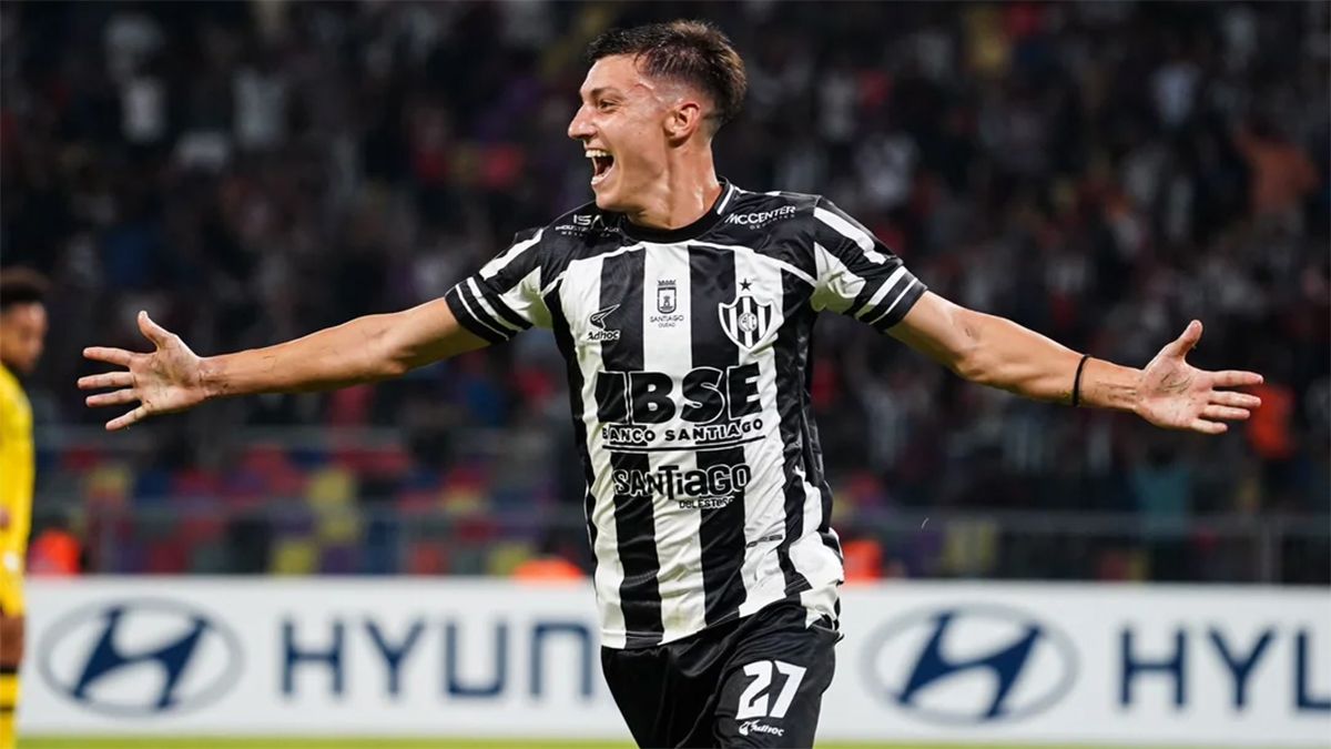 Nicolás Quagliata festeja su gol, el segundo de Central Córdoba que le ganó 2-1 a Deportivo Táchira por la Libertadores