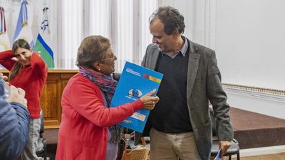 Continúa la entrega de escrituras: 75 familias recibieron su título de propiedad