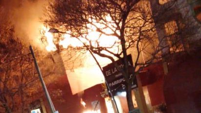 El fuego se hizo presente en lo alto de un edificio y en una parrilla de la costanera