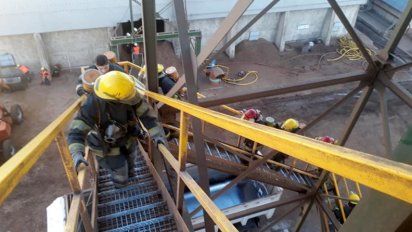 Ya pasaron más de 330 bomberos por el incendio en Alejandro