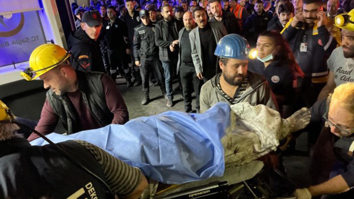 Al menos 22 trabajadores murieron y una veintena resultó herida hoy en una explosión en una mina de carbón en el noroeste de Turquía