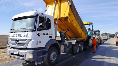 Pavimentan el camino que va a Las Albahacas y El Chacay