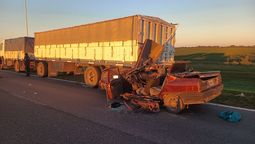 accidente en la autovia: una persona quedo atrapada en un auto y debio ser hospitalizada
