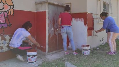 Son vecinas de Sampacho y trabajan en el embellecimiento de espacios públicos