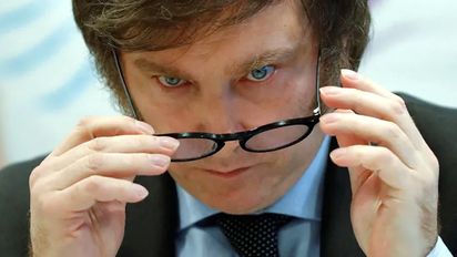 Milei analizó la situación de Alberto Fernández y lo acusó de golpeador, infiel y corrupto