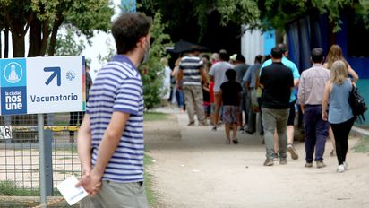 El Polideportivo 2, repleto de gente para recibir la dosis de refuerzo