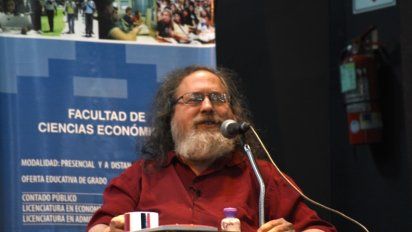 Stallman: “Las empresas privadas nos censuran y nos espían”