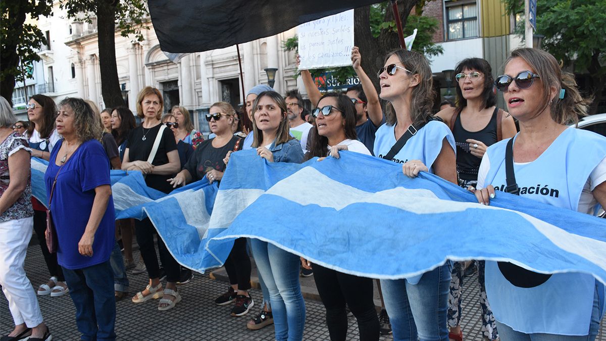 Paro y manifestación docente en Río Cuarto. Foto: Estela Zogbe.