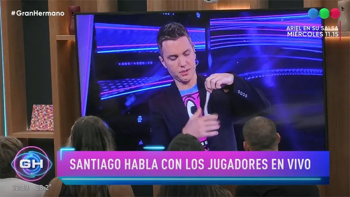 Santiago del Moro les enseñó a usar preservativos a los hermanitos