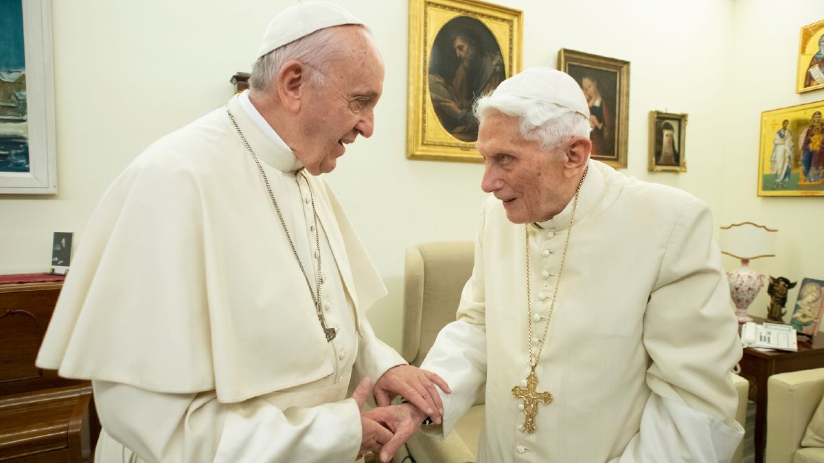 Francisco presidirá el funeral de Benedicto XVI el jueves 5