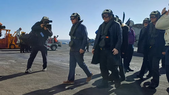 Milei aterrizó en el portaaviones nuclear USS Nimitz para supervisar los ejercicios navales