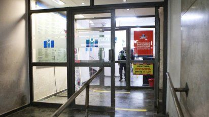 Pese a la baja de casos, las clínicas locales siguen estando saturadas