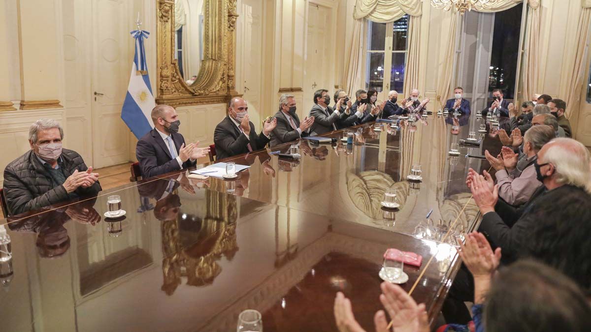 alberto-fernandez-participo-la-firma-del-acuerdo-del-aumento-del-salario-minimo