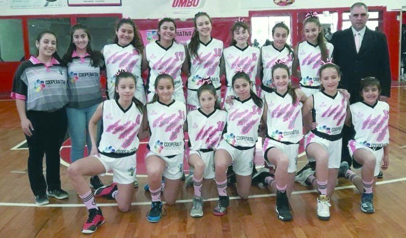 Las Panteritas de Tío Pujio, campeonas de la Liga Provincial de la categoría U-13 en el gimnasio de Centro Recreativo de Hernando tras vencer a Universitario de Córdoba.